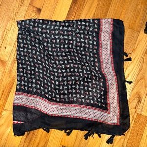 Thin pattern scarf